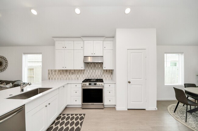Building Photo - 2406 Aquamarine Ln
