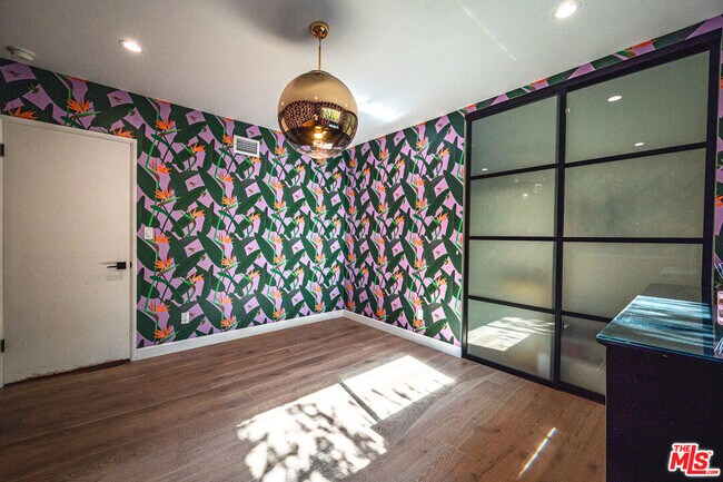 Building Photo - 3116 Beachwood Dr