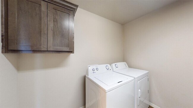 Building Photo - 914 Fairview Ave