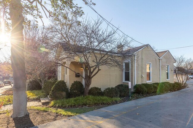 Building Photo - 1619 Ellwood Ave