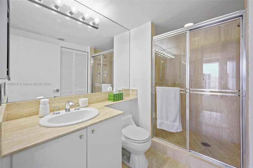 Building Photo - 7000 Island Blvd