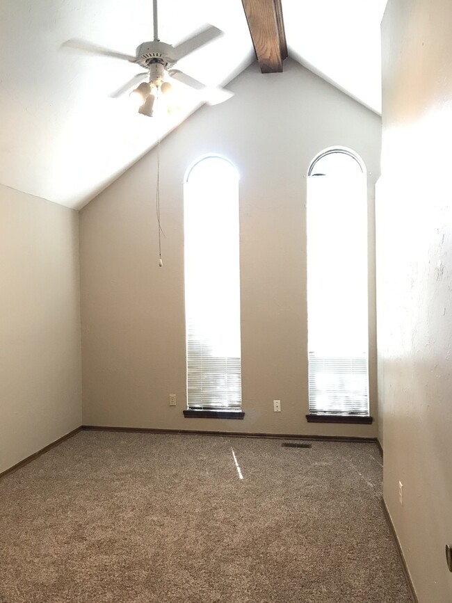 Building Photo - Spacious home in Edmond