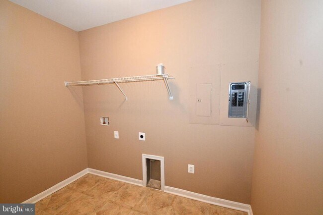 Building Photo - 9 Latham Ln