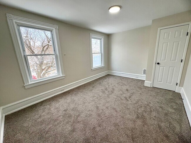 Building Photo - 320 S Ann St