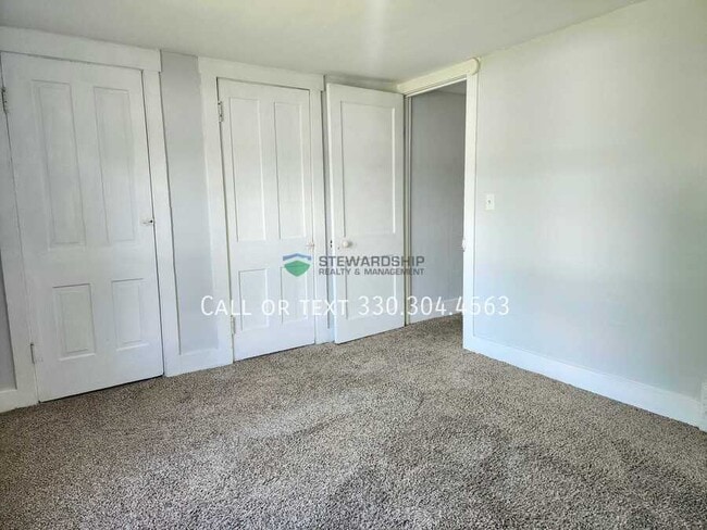Building Photo - 461 Elson St