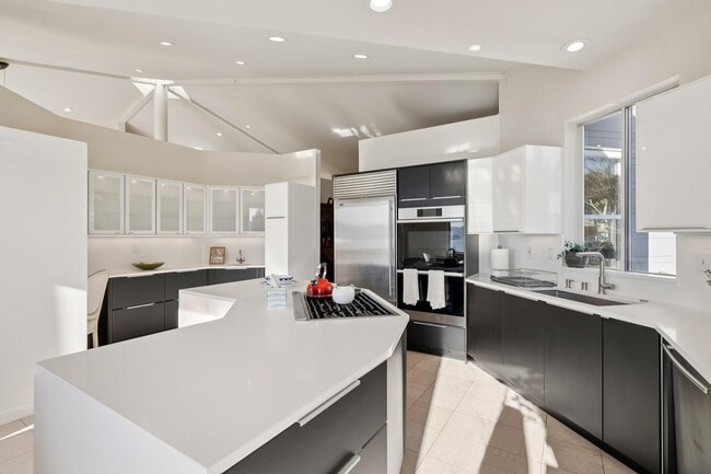 Building Photo - 20 Gilmartin Dr