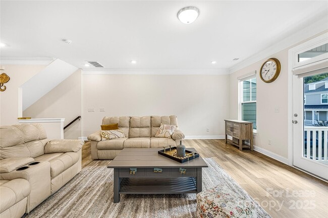 Building Photo - 10252 Glenmere Crk Cir
