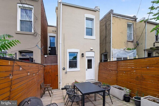 Building Photo - 1510 1st St NW