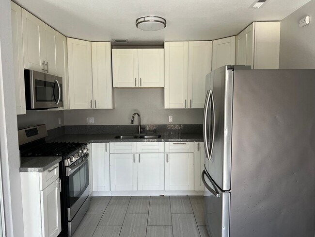 Building Photo - 3 Bedroom, 2 Bathroom