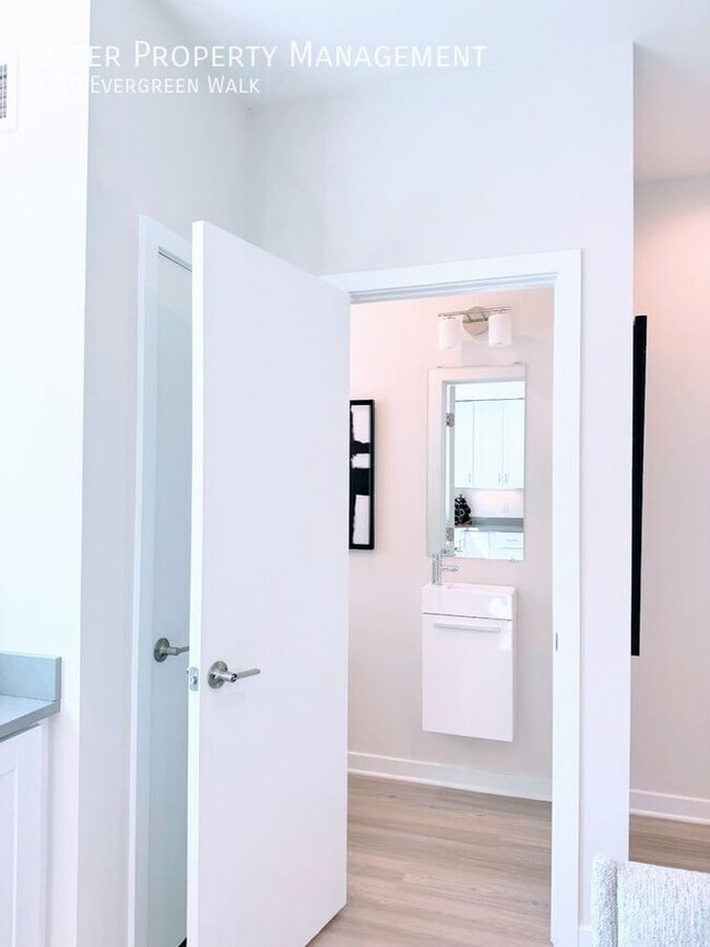 Building Photo - 3110 Evergreen Walk
