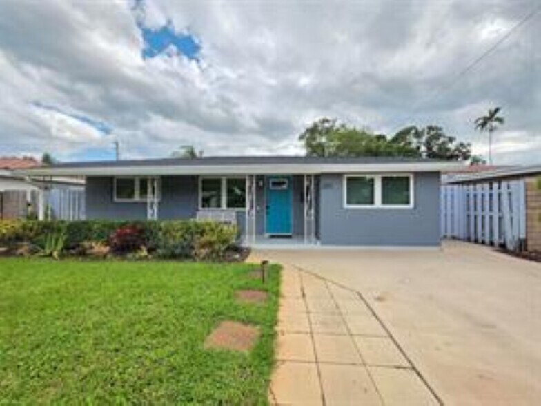 Building Photo - 250 NE 42nd Ct