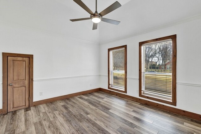 Building Photo - 324 Rolling Oaks Ridge