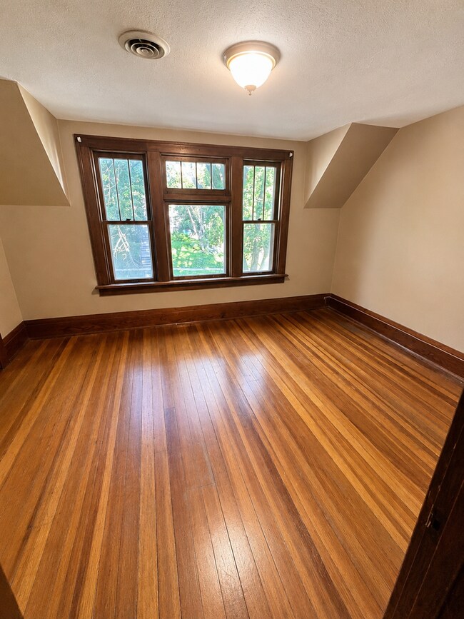 Building Photo - 223 Highland Ave