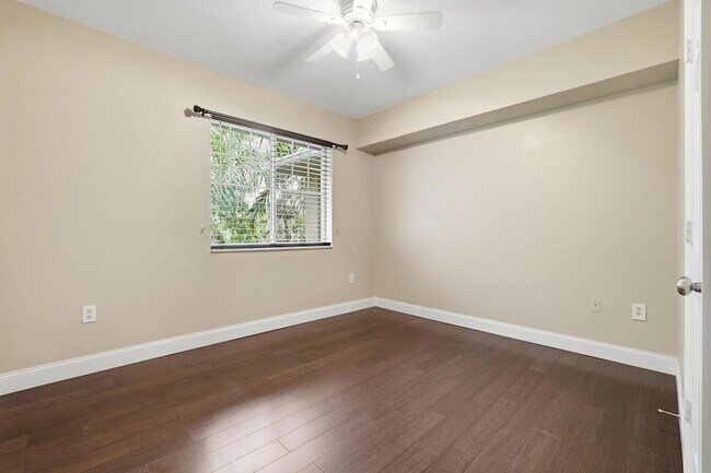 Building Photo - 6559 Emerald Dunes Dr