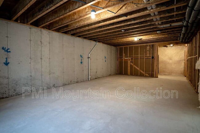 Building Photo - 2484 Wildwood Ln