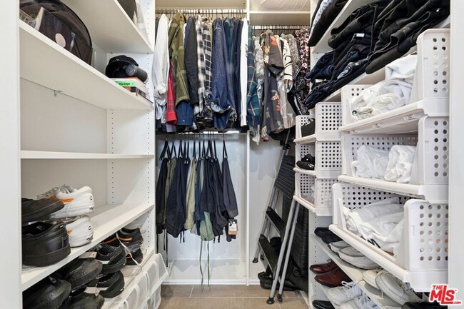 Building Photo - 1842 Greenfield Ave