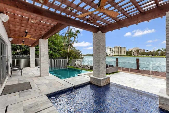Building Photo - 9380 Bay Dr