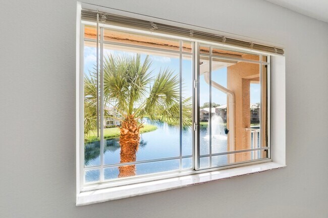 Building Photo - 141 SW Palm Dr