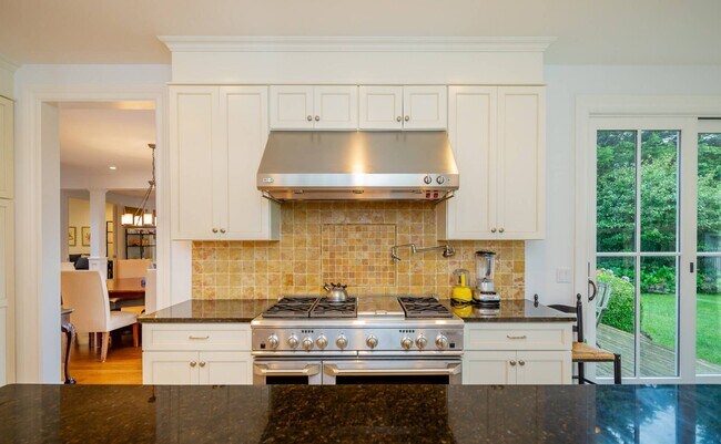 Building Photo - 43 Gansett Ln