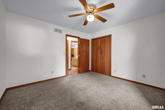 Building Photo - 2321 W Pintura Ct