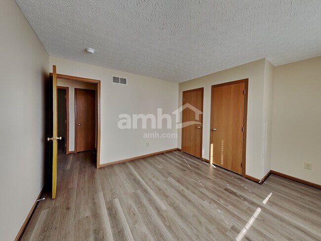 Building Photo - 8558 Rodebaugh Rd