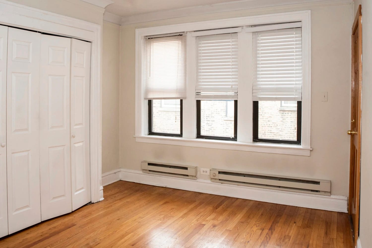 Building Photo - 839 W Cornelia Ave