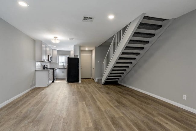 Building Photo - 609 N Jackson St