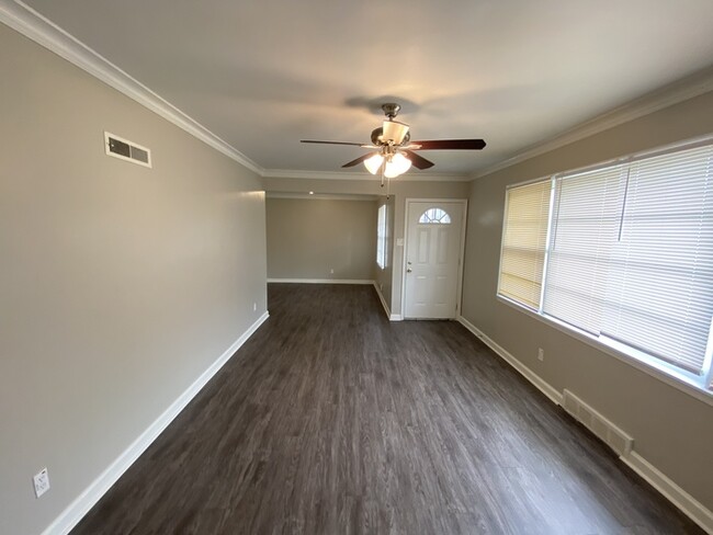 Building Photo - 1064 E Shelby Dr Memphis, TN 38116