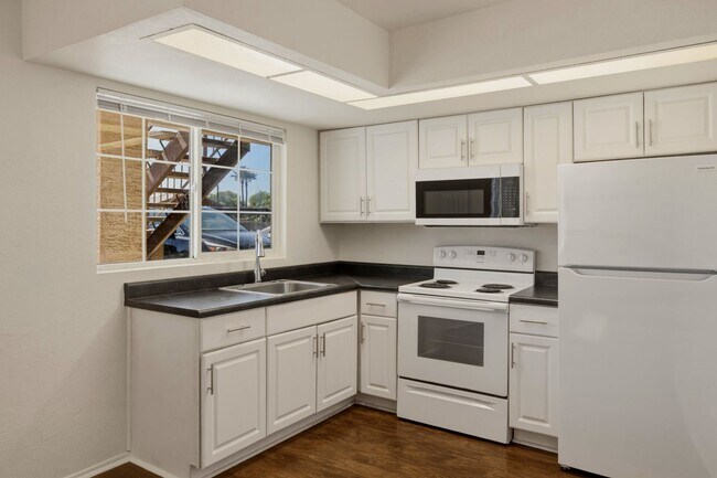 Building Photo - 45 N Phyllis