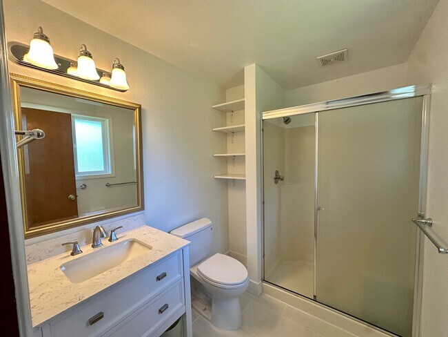 Building Photo - 7460 SW Elmwood St