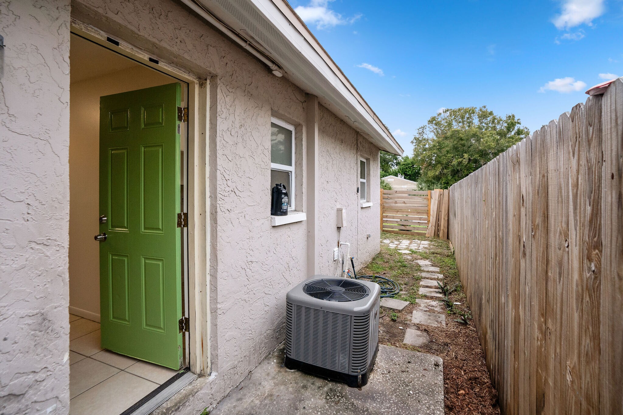 Building Photo - 1285 S Betty Ln