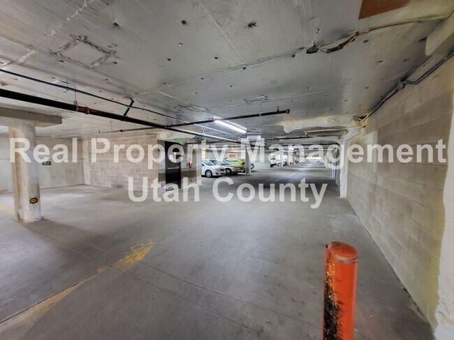 Building Photo - 2244 N Canyon Rd