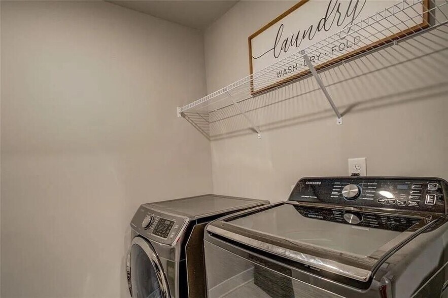 Building Photo - 1840 Eastmore Ave