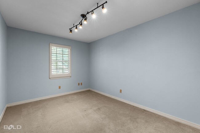 Building Photo - 421 Stratmore Dr