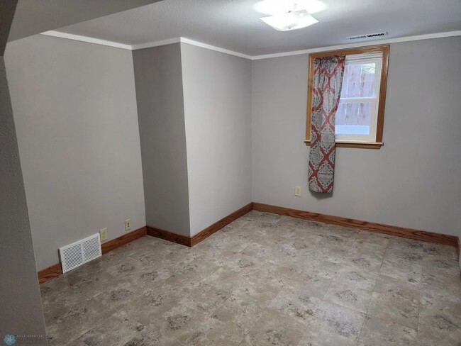 Building Photo - RENOVATED 5 BED HOUSE  --   FENCE  --  GAR...