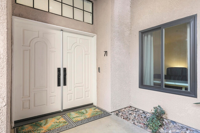 Building Photo - 2601 S Broadmoor Dr