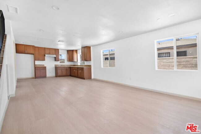 Building Photo - 1120 W 110th St