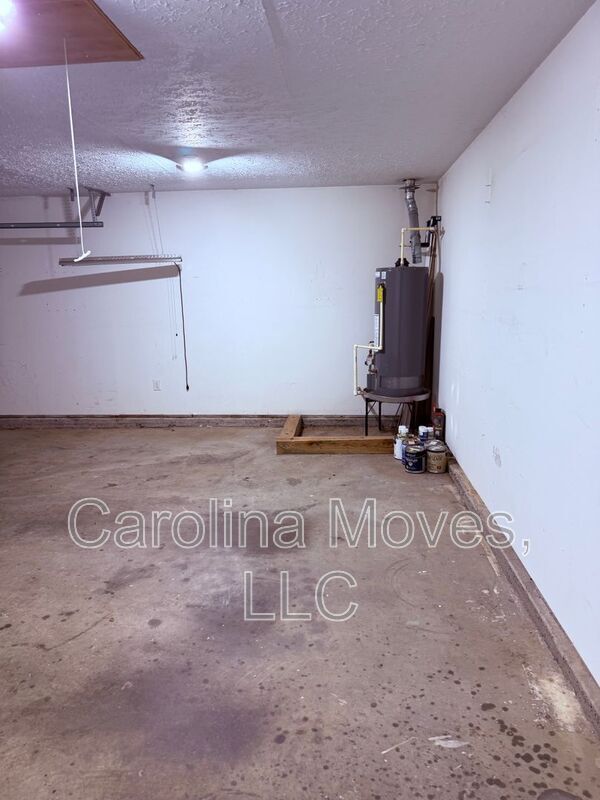 Building Photo - 600 Uneeda Ct