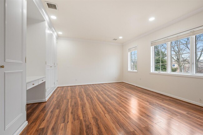 Building Photo - 600 Oceanpoint Ave