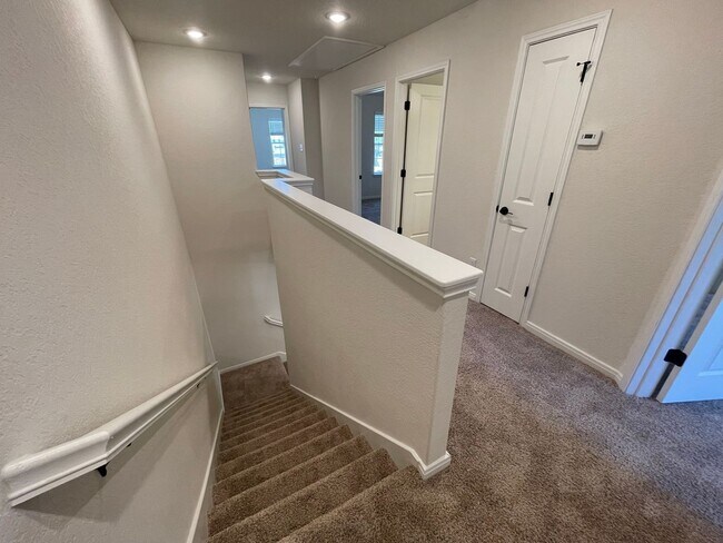 Building Photo - MOVE FAST—GATED TOWNHOME NEAR LACKLAND AFB WITH A PRIVATE YARD!