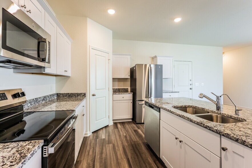 Building Photo - 5717 Texas Palm Dr