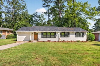 Building Photo - 3007 Stratford Dr