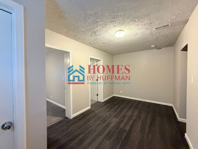 Building Photo - Two Bedroom House | Updated with Appliances