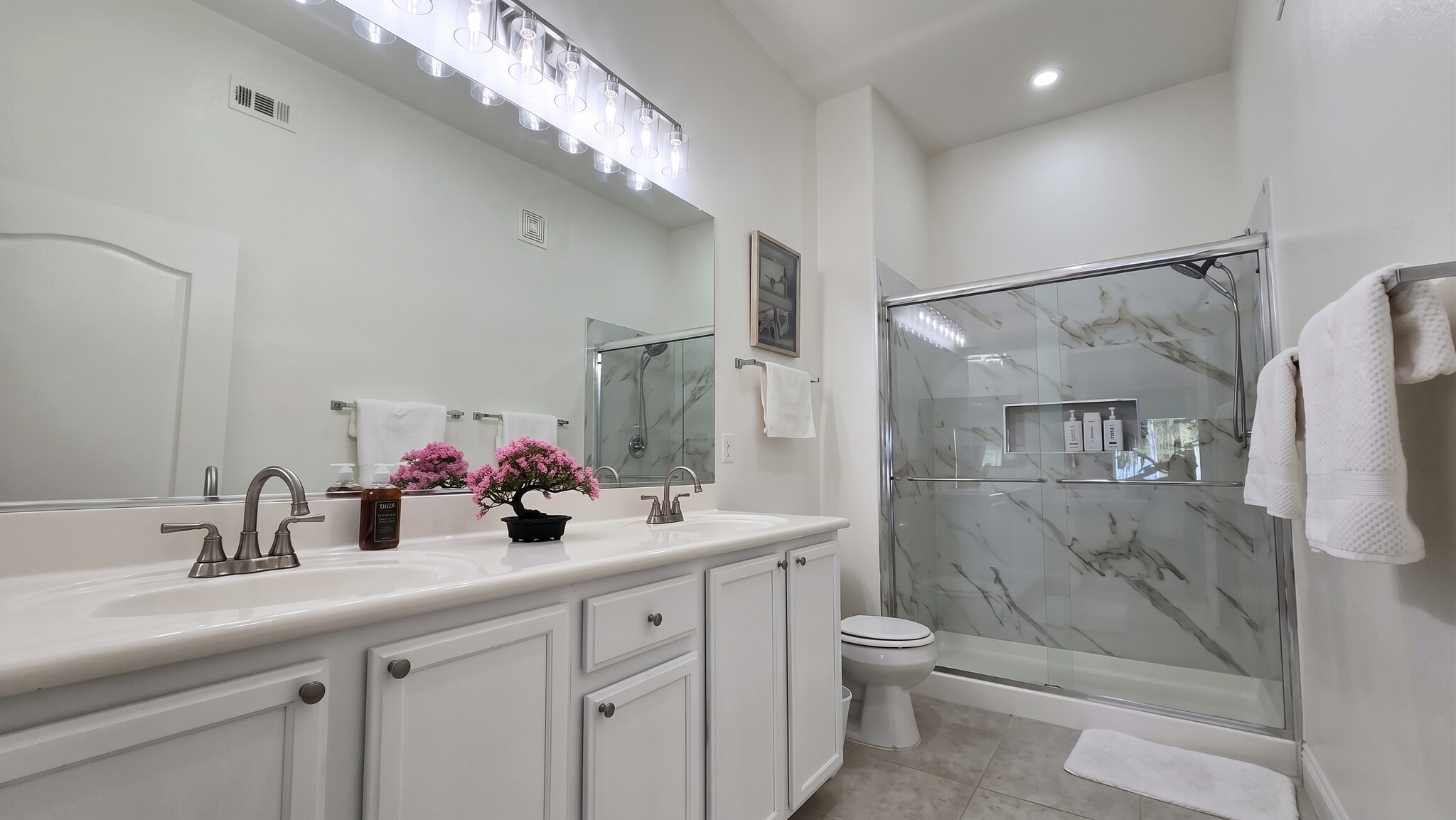 Building Photo - 2305 W Horizon Ridge Pky