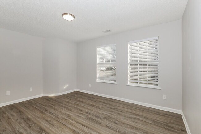 Building Photo - 1618 Thornwick Trace