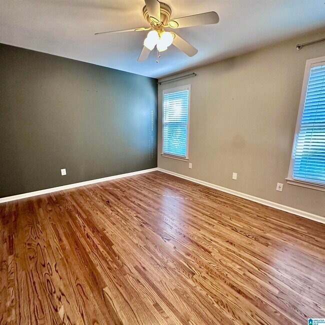 Building Photo - 5982 Valley Way