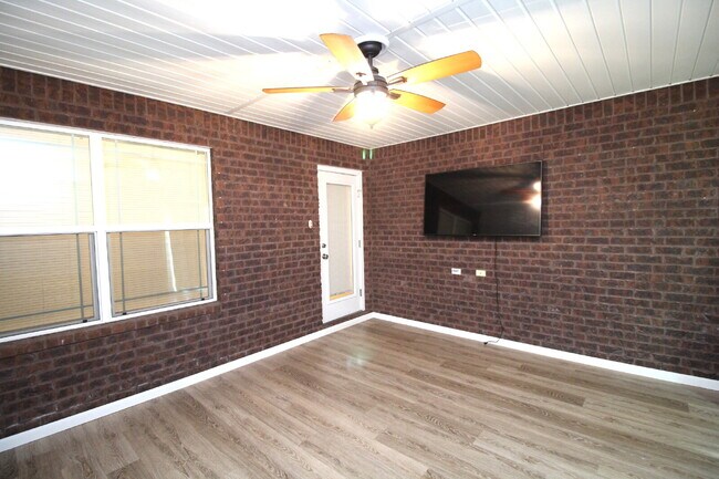 Building Photo - 3BR/2BA Ashley Place Home Featuring Sunroom, Generator & Multiple Living Spaces