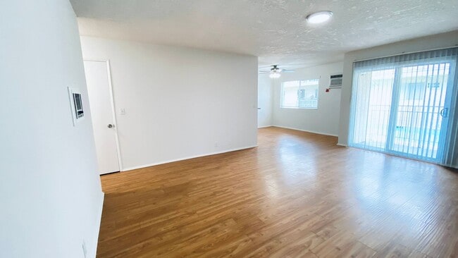 Interior Photo - 20317 Saticoy St