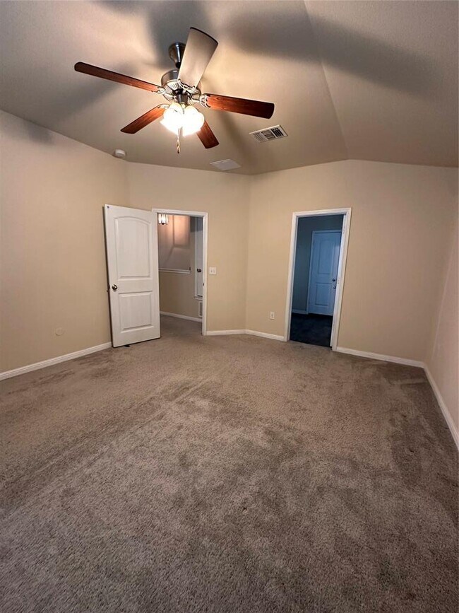 Building Photo - 207 Liard River Rd