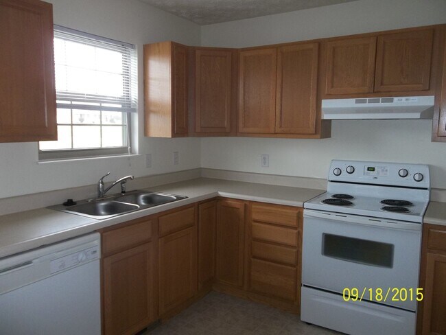 Building Photo - Pebblebrook Apartments 109